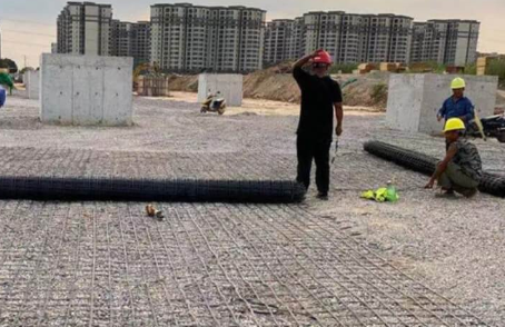 玛纳斯土工格栅铺设前地基要怎么处理？