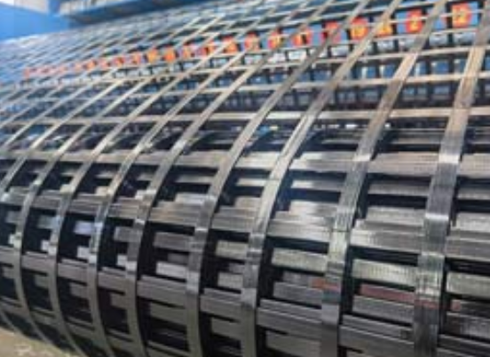 玛纳斯钢塑土工格栅：基建“隐形脊梁”的绿色智造与长寿命进化论